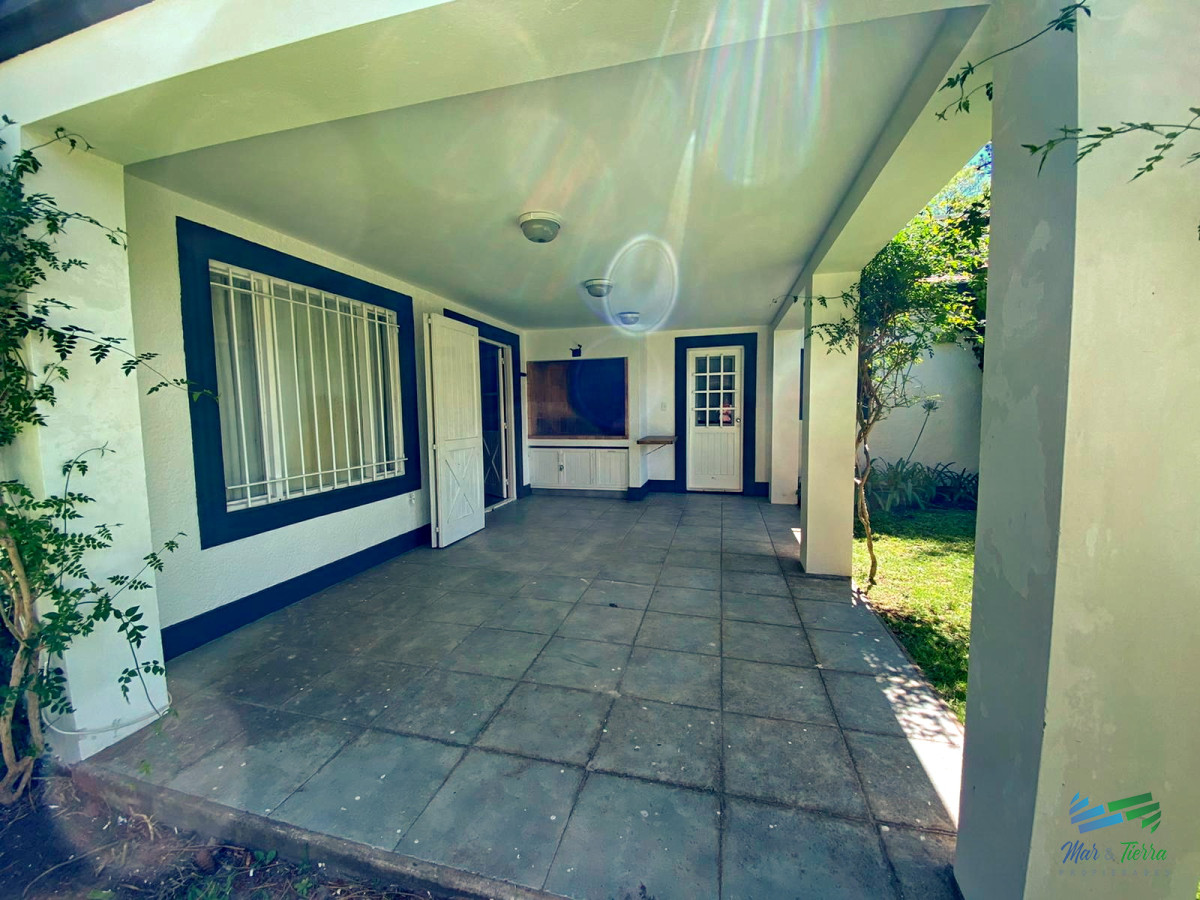 Casa ID.1675 - Venta de casa 3 dormitorios en Aidy Grill Punta del este, a pasos de playas Mansa y Brava