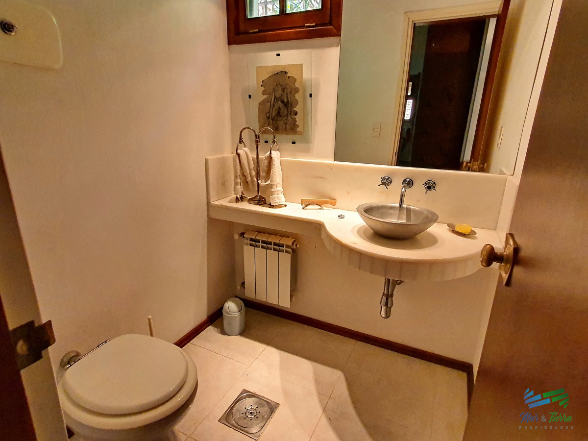 Casa ID.3177 - Vendo casa 4 dormitorios, terreno 3.000 m2, piscina, en Brava, Punta del Este
