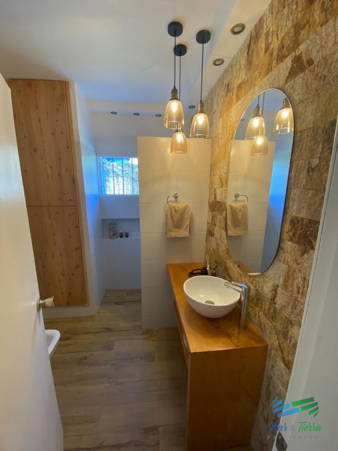 Casa ID.1658 - Casa de 3 dormitorios con piscina climatizada en alquiler. Playa brava.