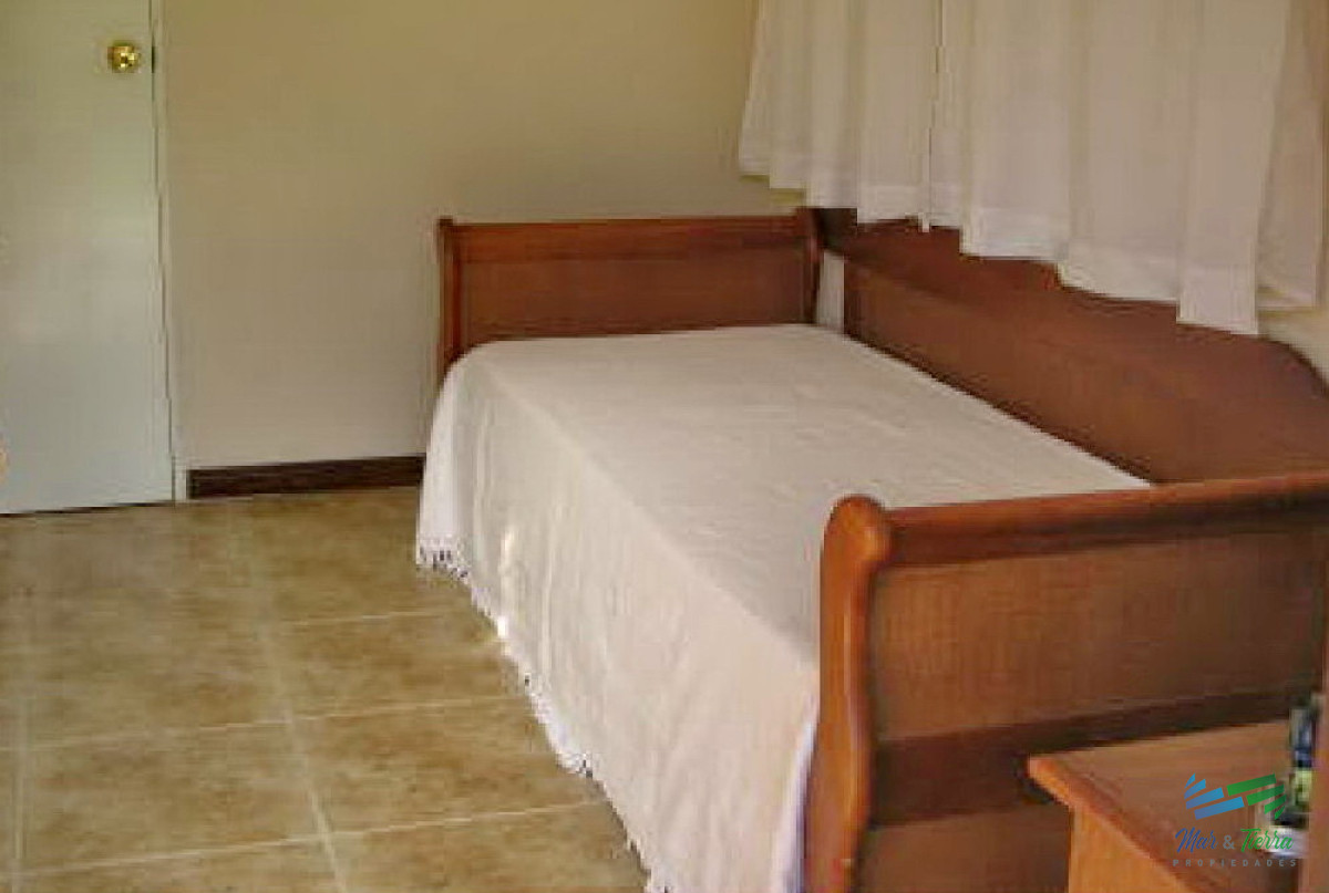 Casa ID.1663 - Se vende casa 5 dormitorios, con piscina en Rincon del Indio, playa Brava, Punta del Este.