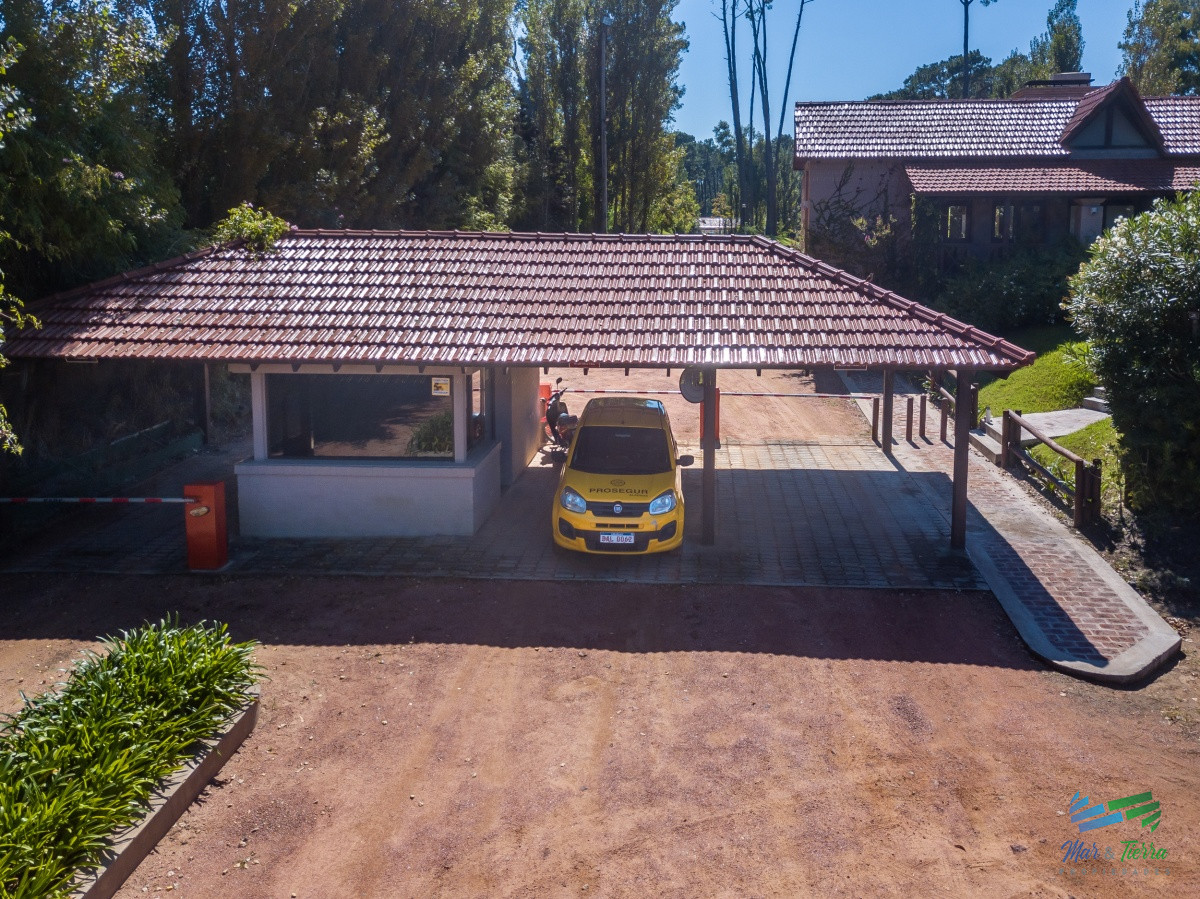 Casa ID.2628 - Vendo casa en barrio privado con todos los servicios, Punta del Este.