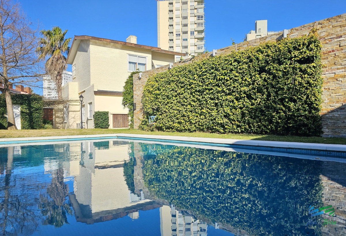 Casa ID.1676 - En venta casa de 5 dormitorios con piscina en playa mansa, Punta del Este