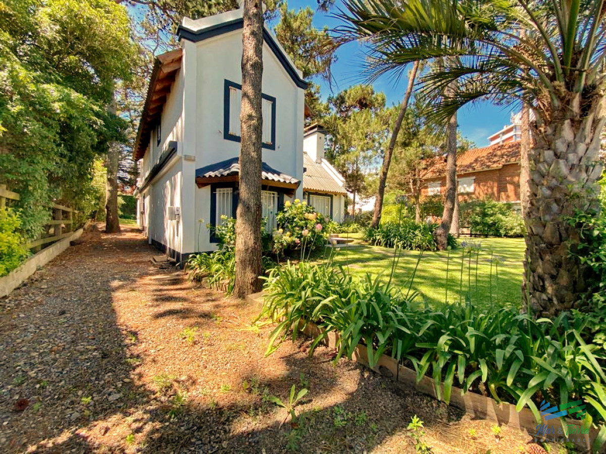 Casa ID.1675 - Venta de casa 3 dormitorios en Aidy Grill Punta del este, a pasos de playas Mansa y Brava