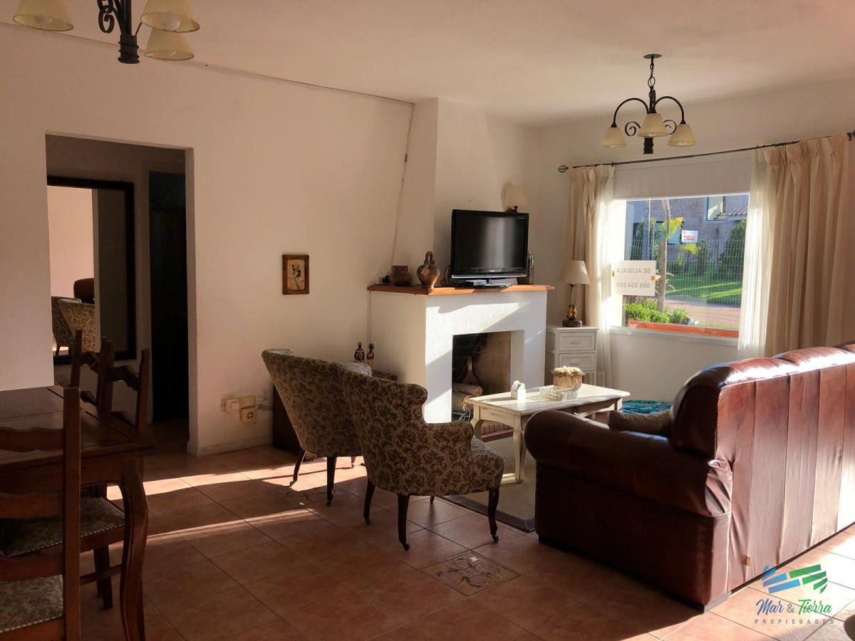 Casa ID.1658 - Casa de 3 dormitorios con piscina climatizada en alquiler. Playa brava.