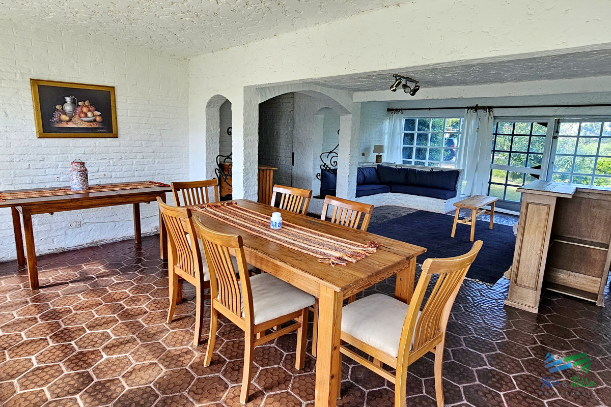 Casa ID.1856 - En venta casa 5 con piscina, a 1 cuadra de la playa mansa, Pintares, Punta del Este