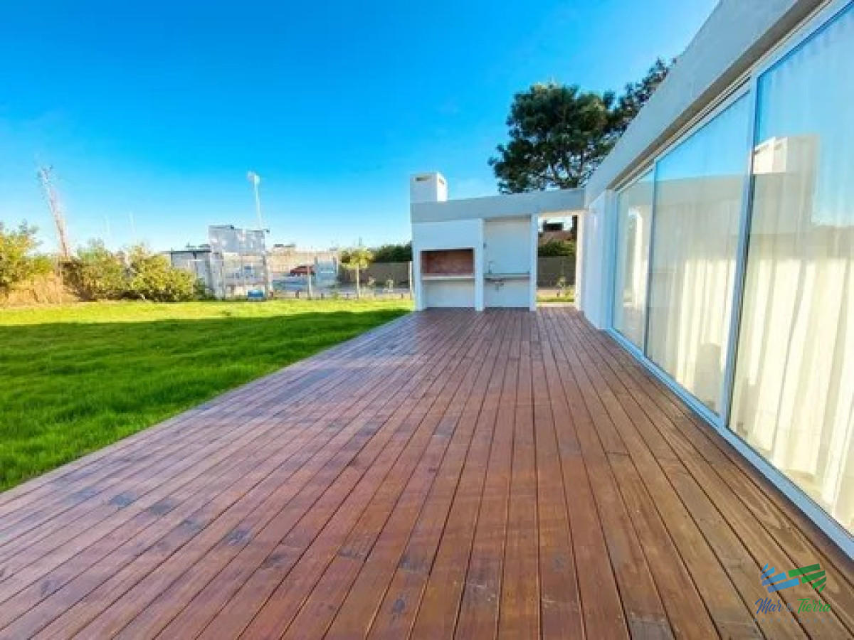 Casa ID.4329 - Casa a estrenar de 3 dormitorios 3 baños en Punta del Este, Jardines de Cordoba