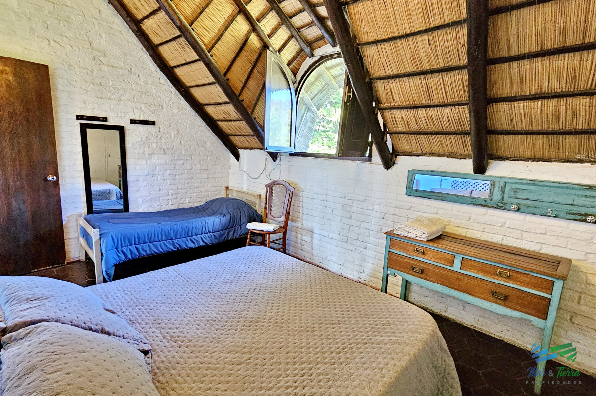 Casa ID.1856 - En venta casa 5 con piscina, a 1 cuadra de la playa mansa, Pintares, Punta del Este