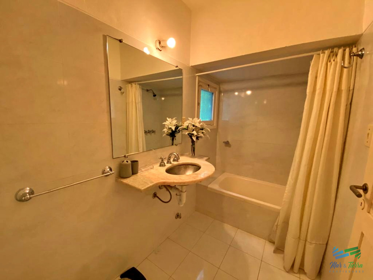 Casa ID.1675 - Venta de casa 3 dormitorios en Aidy Grill Punta del este, a pasos de playas Mansa y Brava