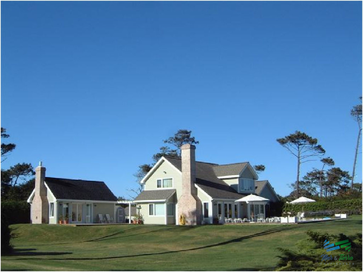 Casa ID.1668 - Vendo espectacular residencia estilo Americano!!!
