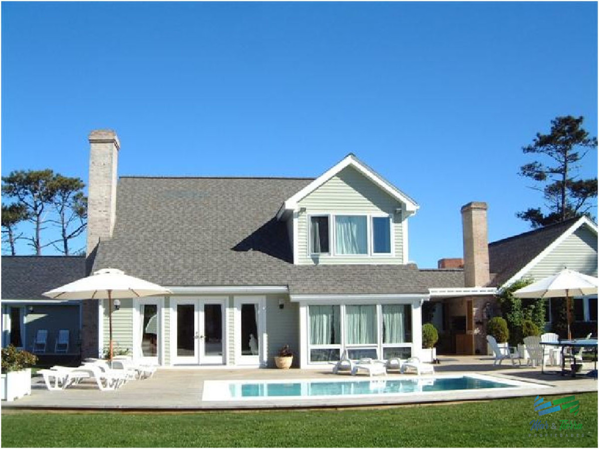 Casa ID.1668 - Vendo espectacular residencia estilo Americano!!!