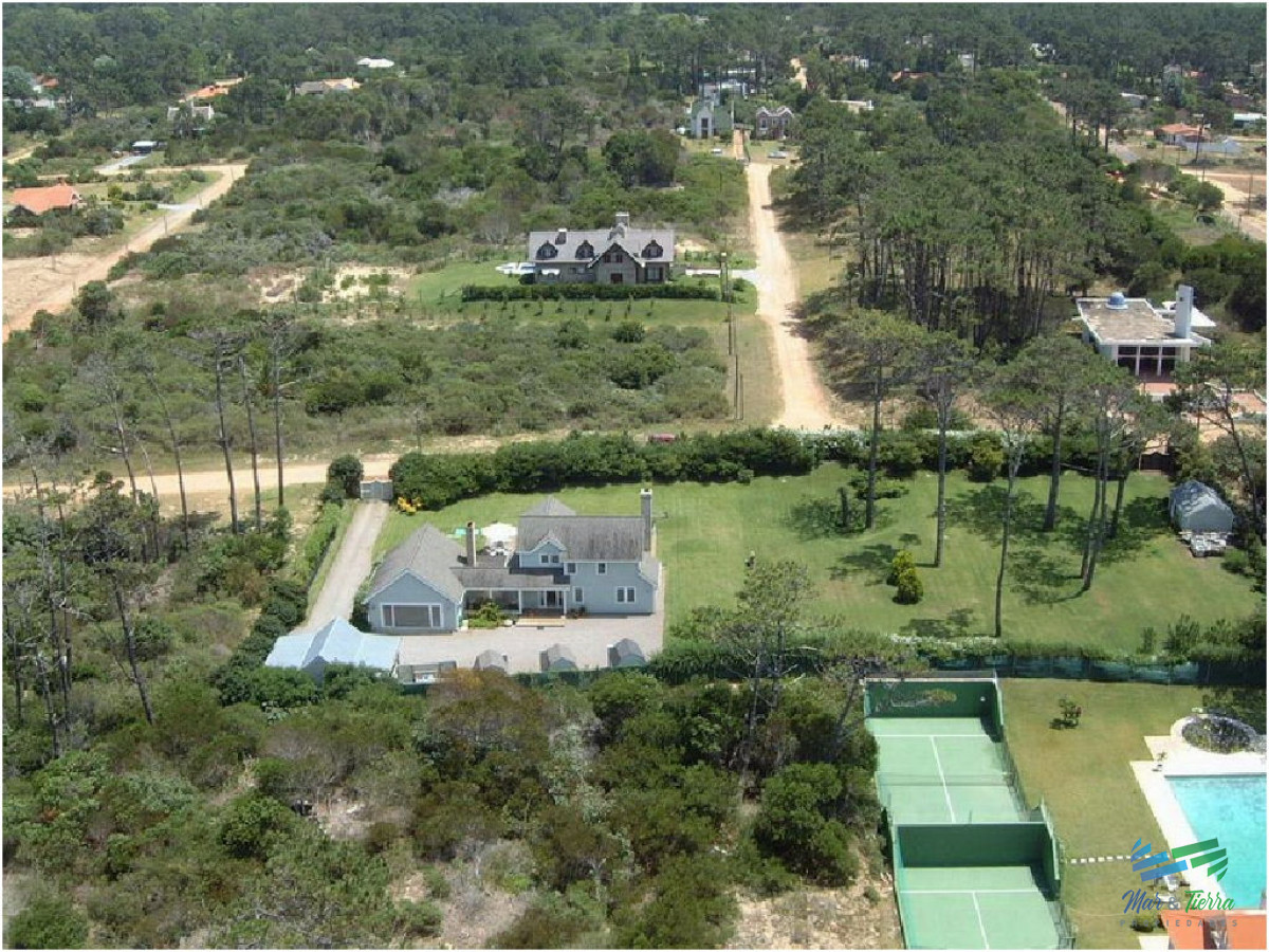 Casa ID.1668 - Vendo espectacular residencia estilo Americano!!!