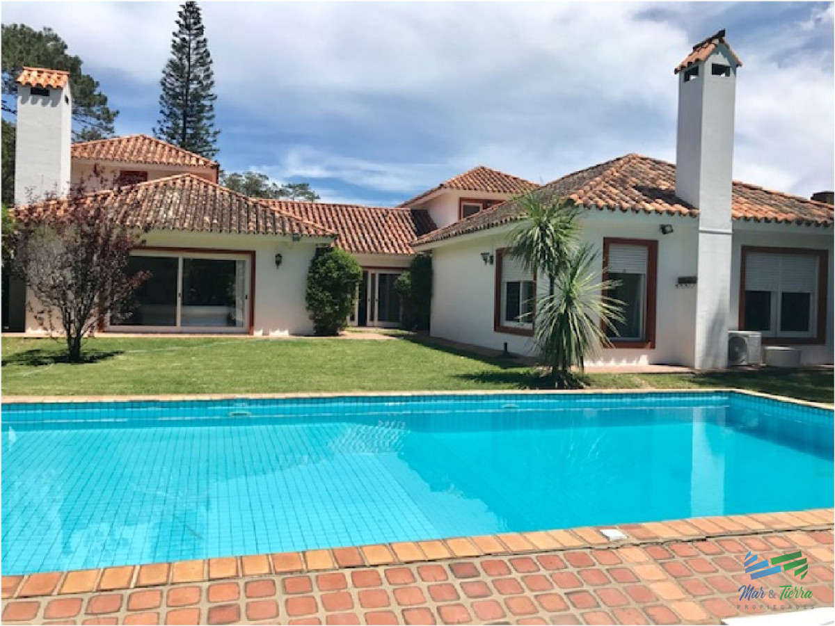 Casa ID.1672 - ALQUILO CASA CON PISCINA EN SAN RAFAEL, PUNTA DEL ESTE 