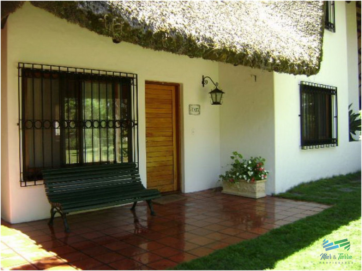Casa ID.1555 - Casa en Pinares, 3 dormitorios *