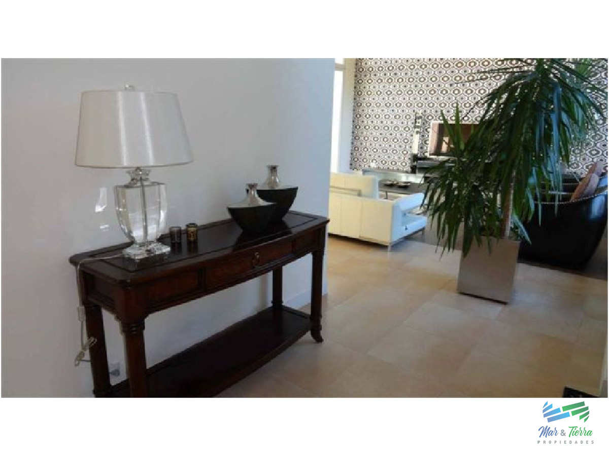 Casa ID.1677 - Vendo casa de 4 dormitorios con piscina en barrio privado, Playa Mansa, Punta del Este