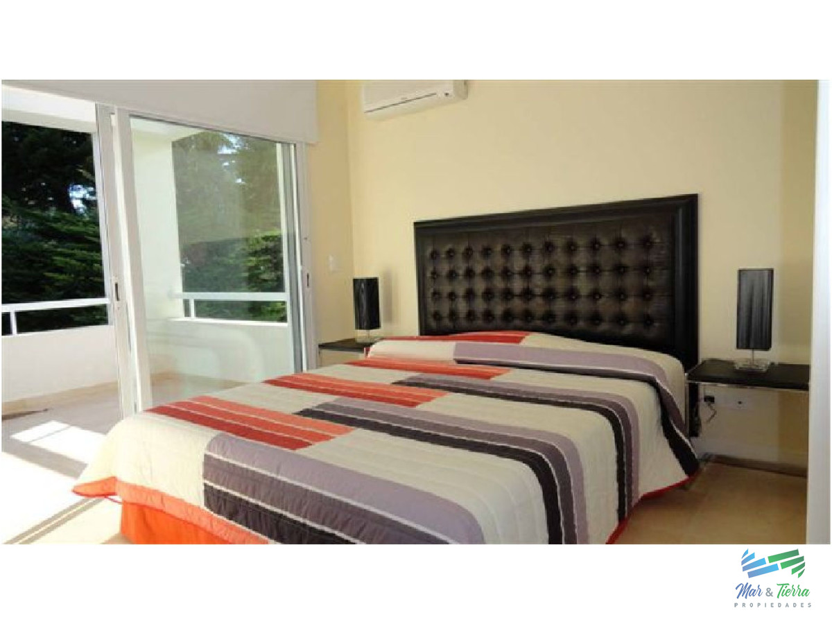 Casa ID.1677 - Vendo casa de 4 dormitorios con piscina en barrio privado, Playa Mansa, Punta del Este
