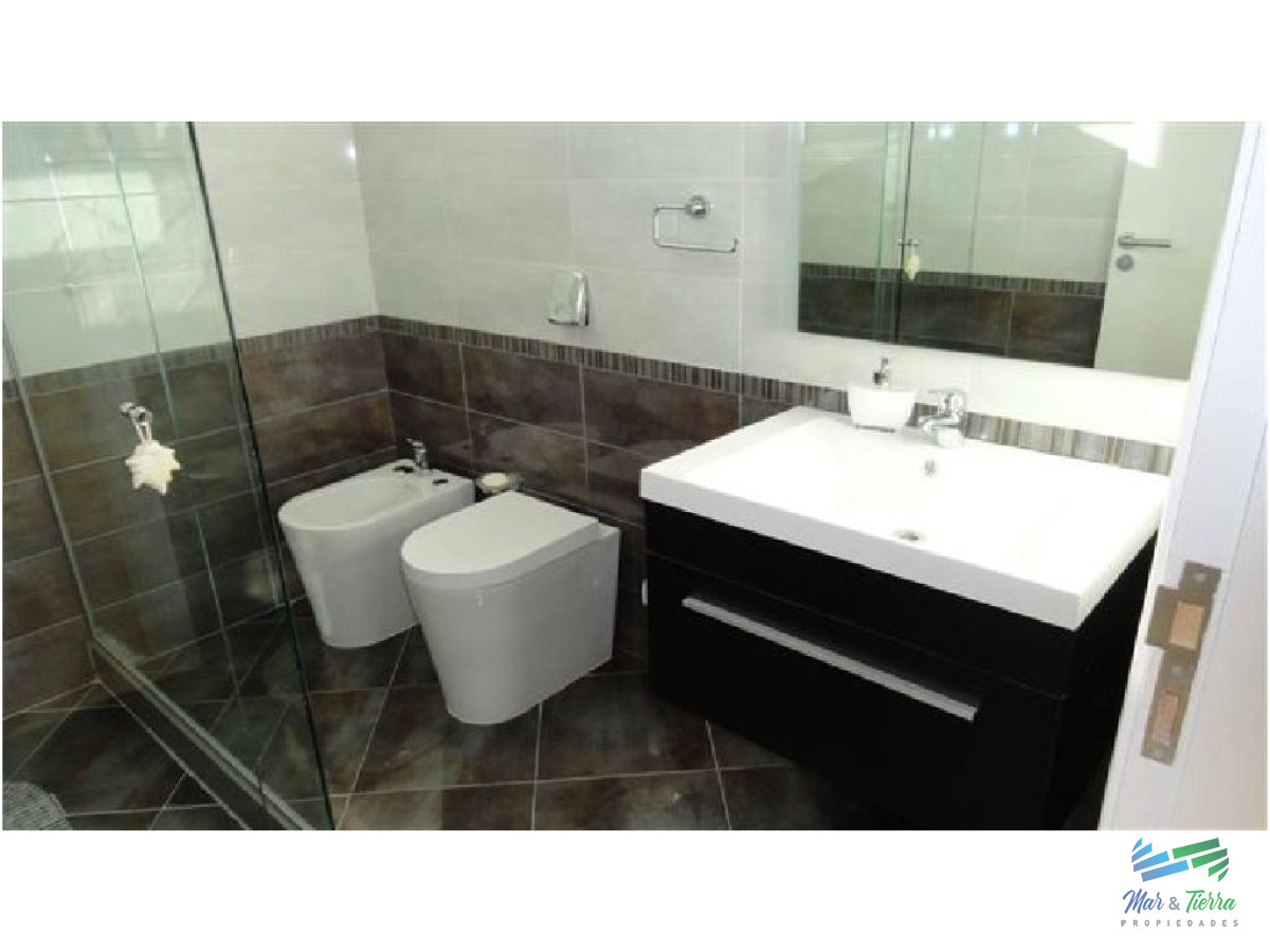 Casa ID.1677 - Vendo casa de 4 dormitorios con piscina en barrio privado, Playa Mansa, Punta del Este