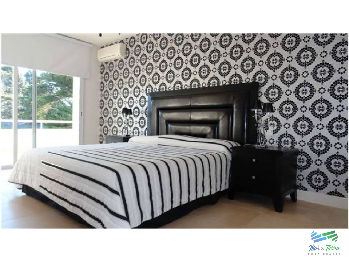 Casa ID.1677 - Vendo casa de 4 dormitorios con piscina en barrio privado, Playa Mansa, Punta del Este