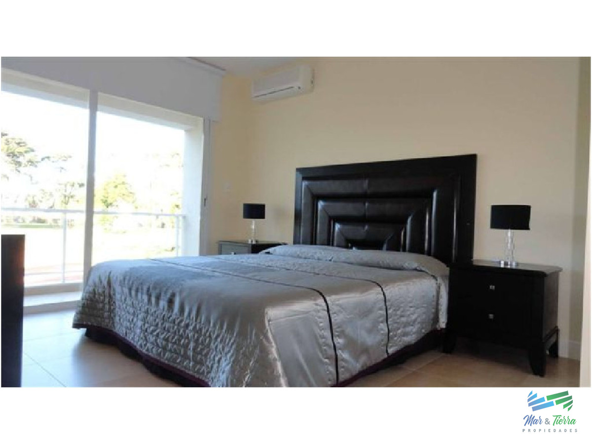 Casa ID.1677 - Vendo casa de 4 dormitorios con piscina en barrio privado, Playa Mansa, Punta del Este