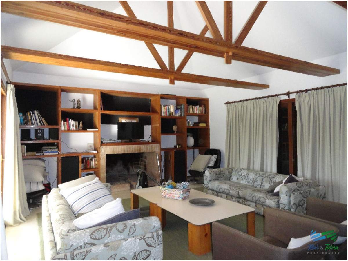 Casa ID.1679 - Gran residencia en Rincón del Indio, con gran jardín parquisado
