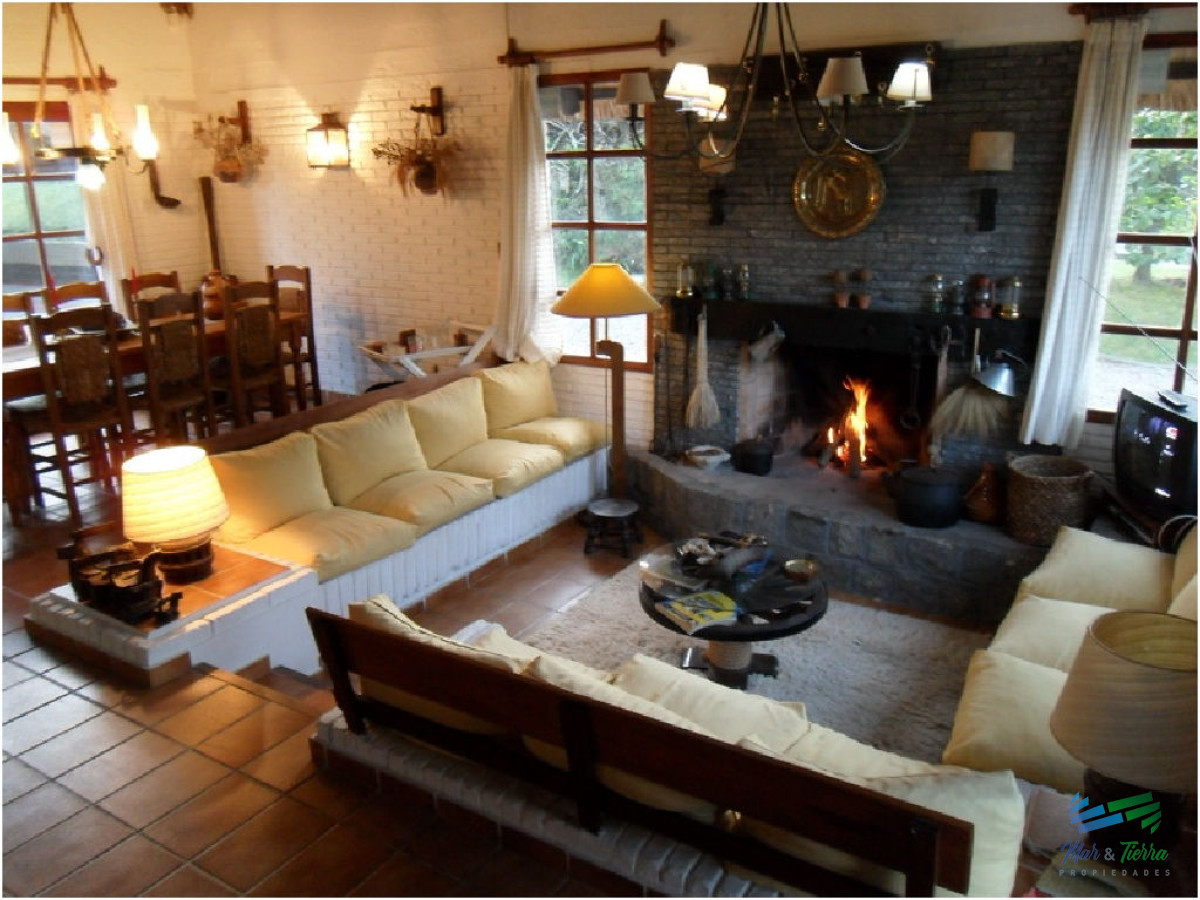 Casa ID.1680 - Se alquila casa de 4 dormitorios en Pinares, Punta del Este.