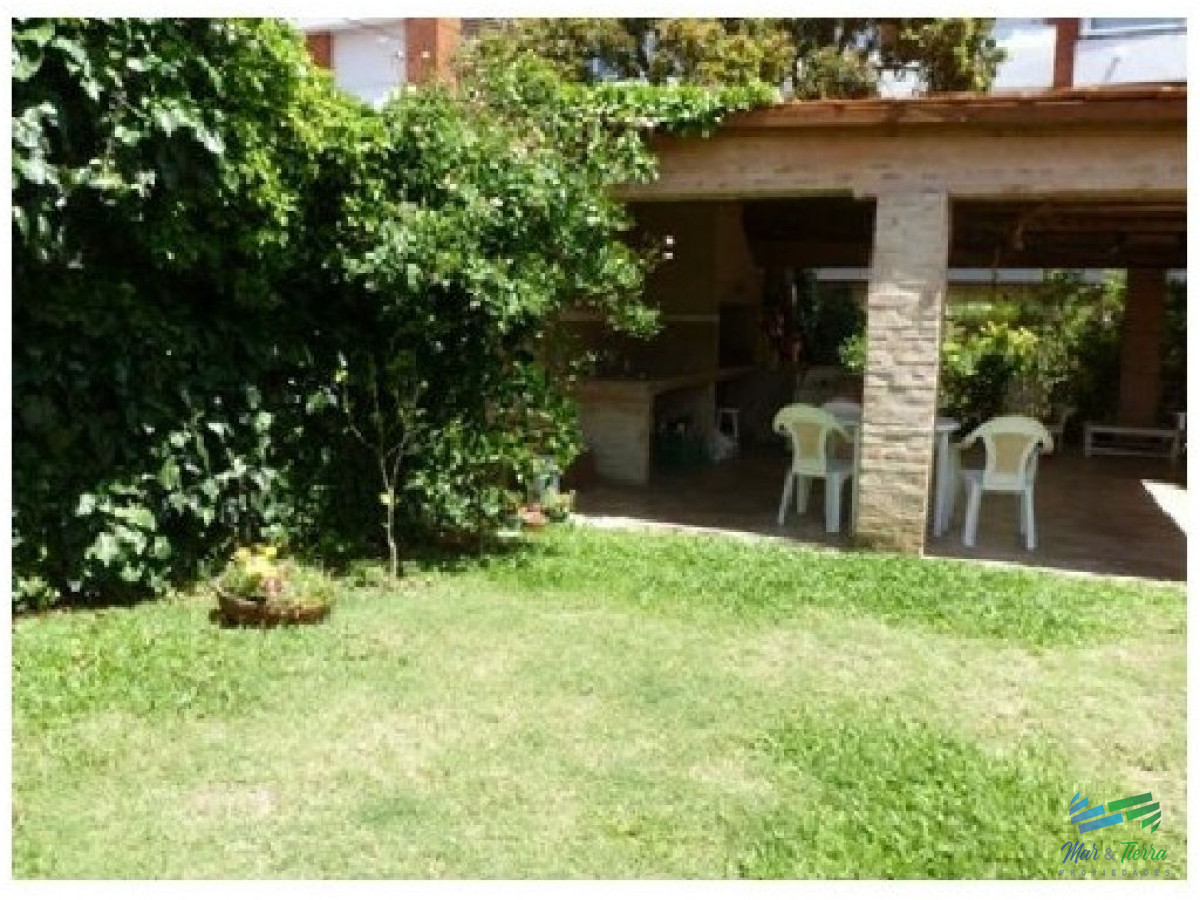 Casa ID.1693 - Vendo casa 4 dormitorios en playa mansa, Punta del Este.