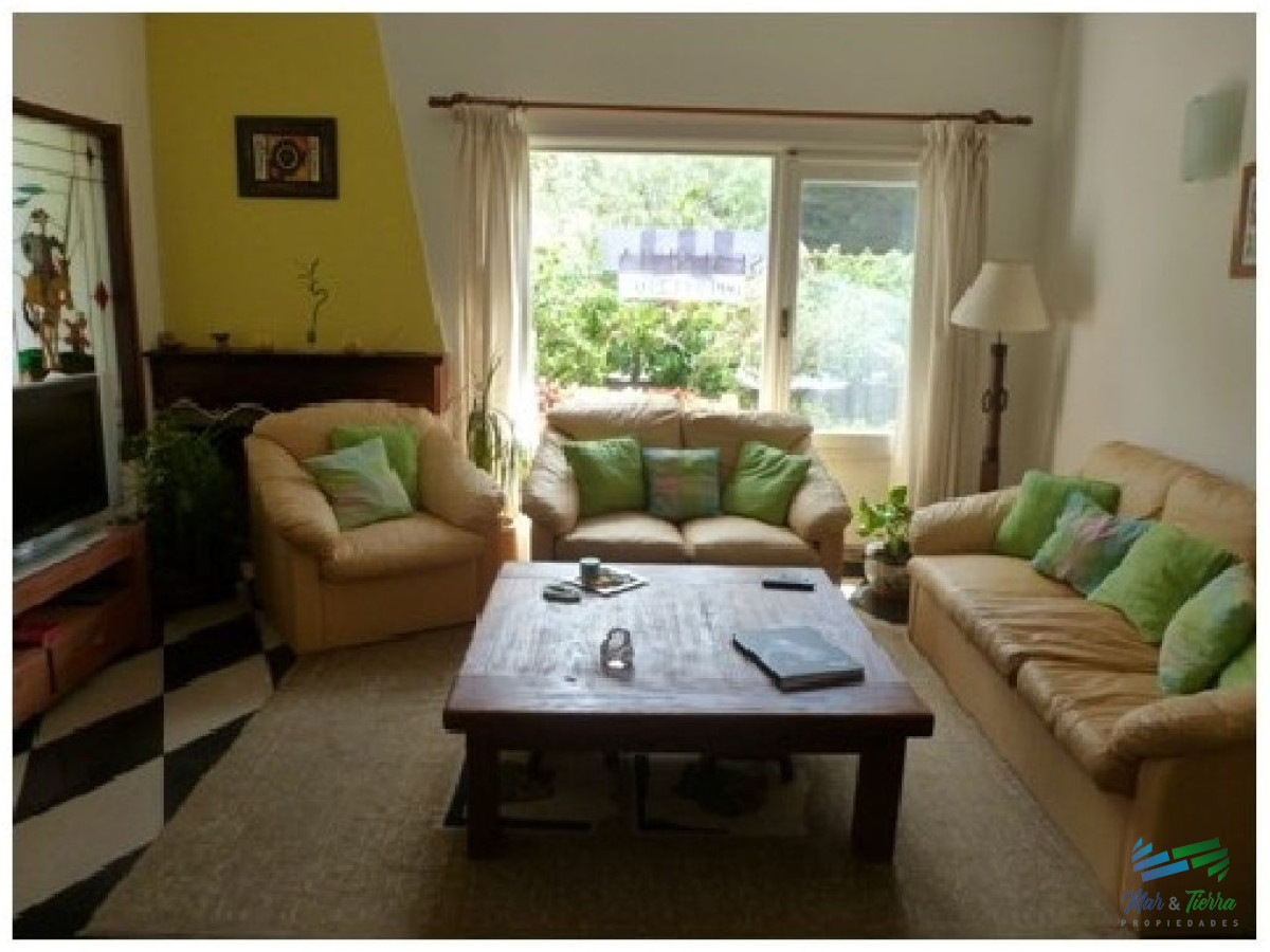 Casa ID.1693 - Vendo casa 4 dormitorios en playa mansa, Punta del Este.