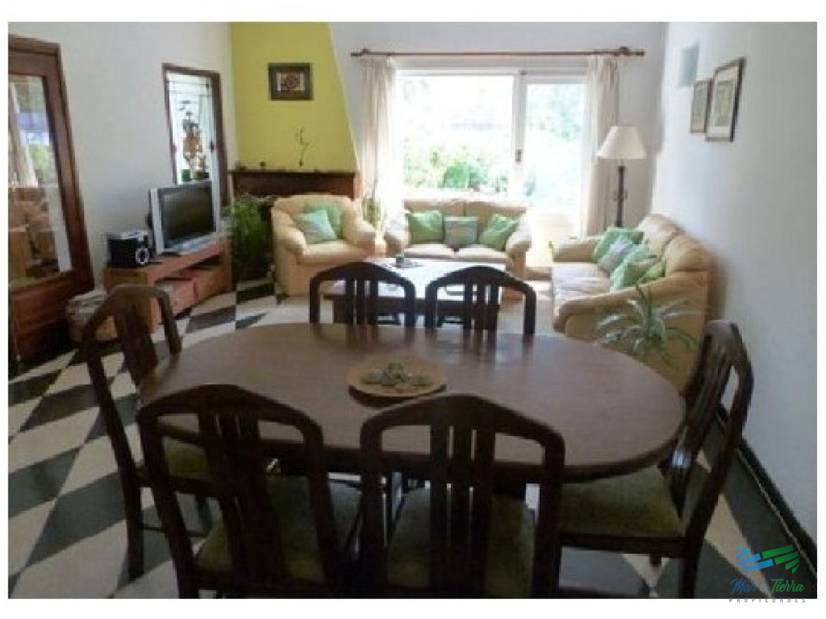Casa ID.1693 - Vendo casa 4 dormitorios en playa mansa, Punta del Este.