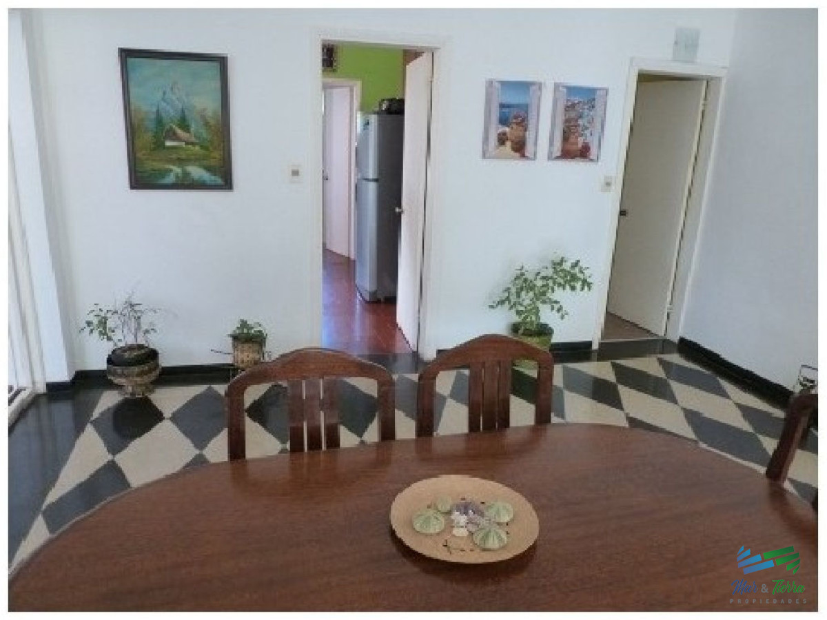 Casa ID.1693 - Vendo casa 4 dormitorios en playa mansa, Punta del Este.