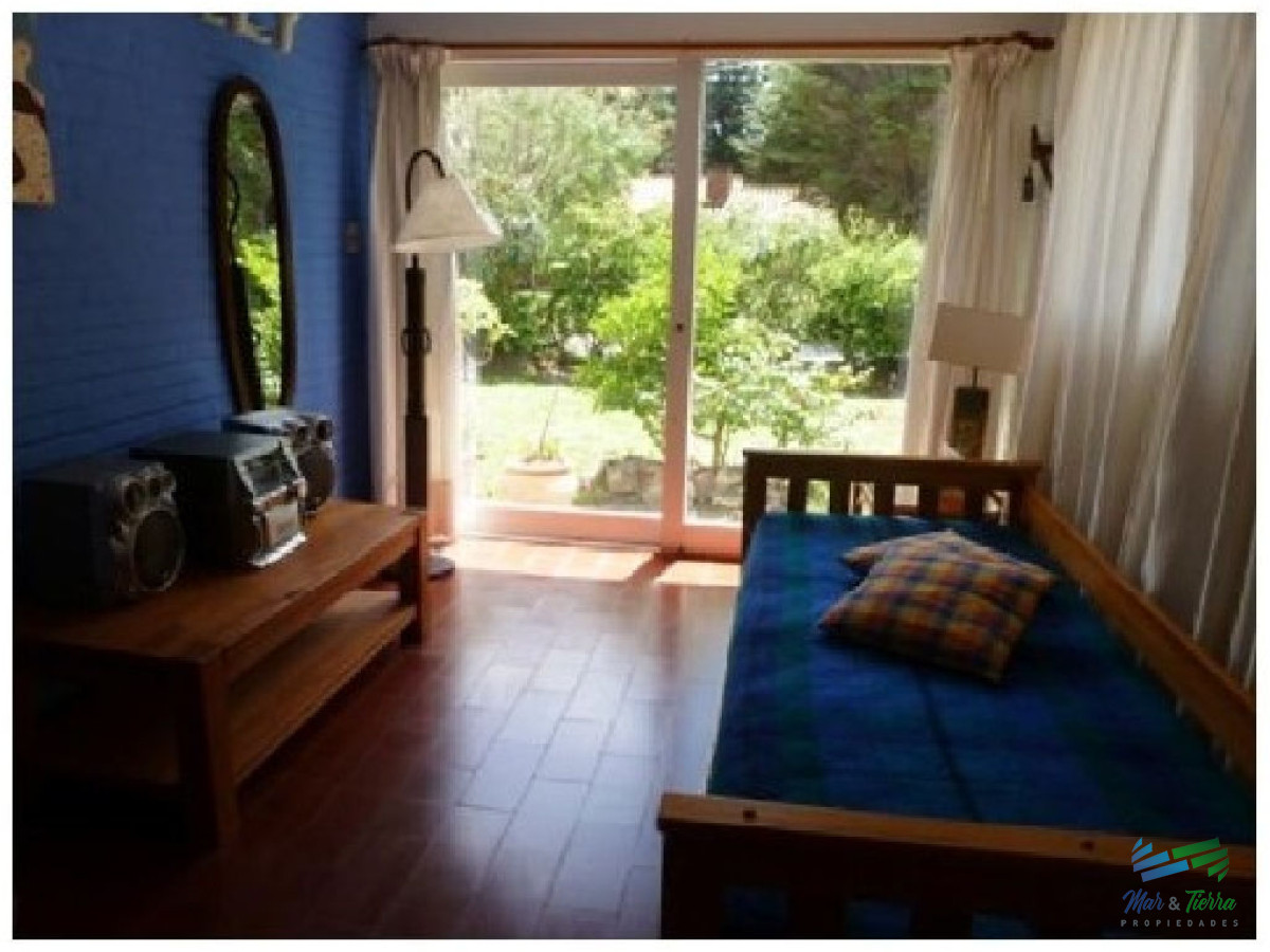 Casa ID.1693 - Vendo casa 4 dormitorios en playa mansa, Punta del Este.