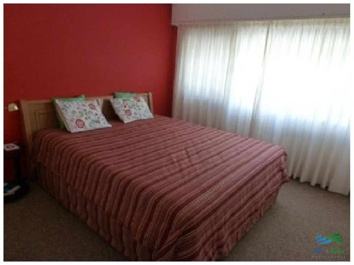 Casa ID.1693 - Vendo casa 4 dormitorios en playa mansa, Punta del Este.
