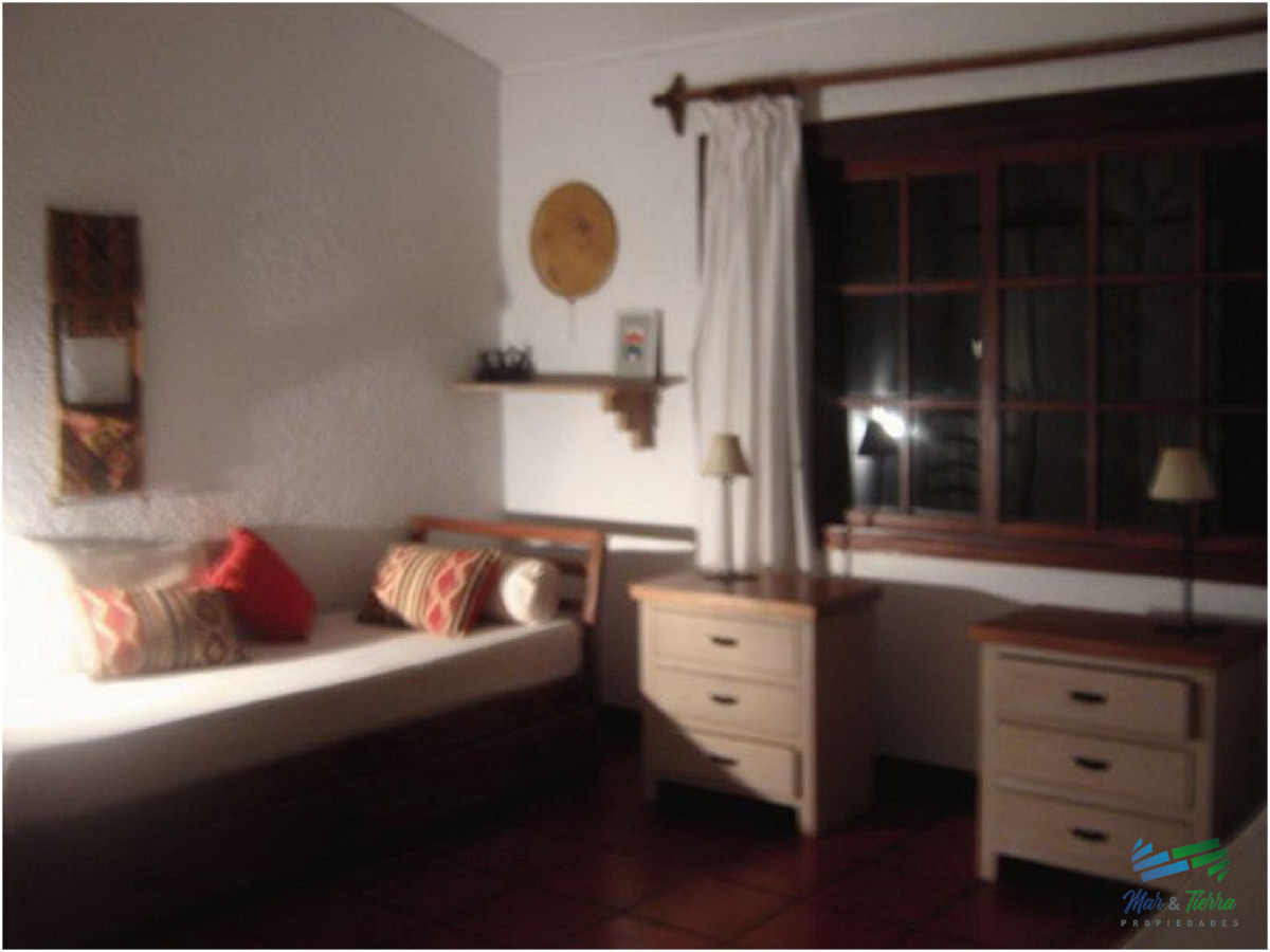 Casa ID.1557 - En alquiler.. Casa en Pinares 300 mts de la playa.  