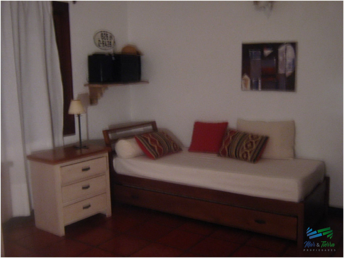 Casa ID.1557 - En alquiler.. Casa en Pinares 300 mts de la playa.  