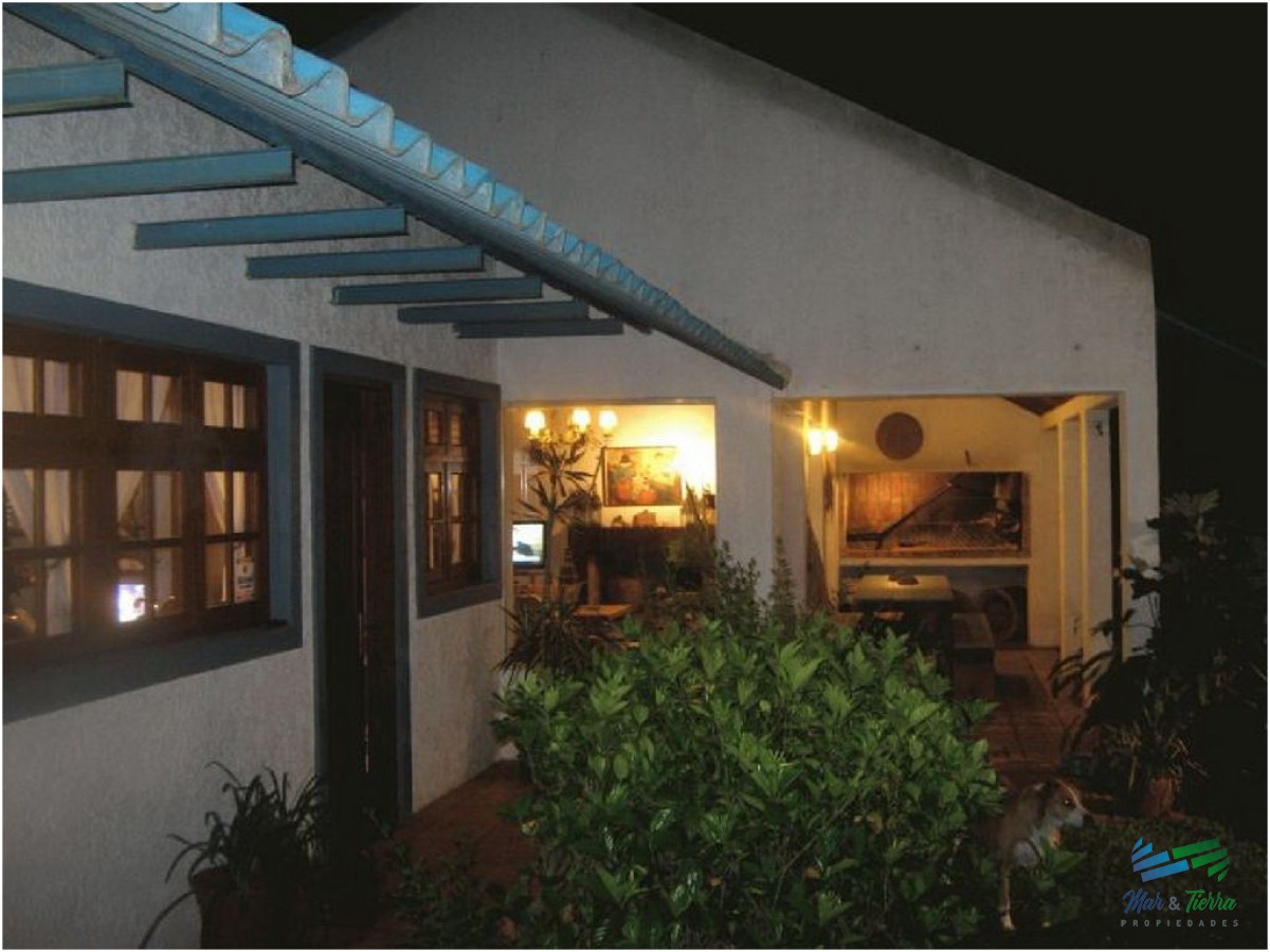 Casa ID.1557 - En alquiler.. Casa en Pinares 300 mts de la playa.  
