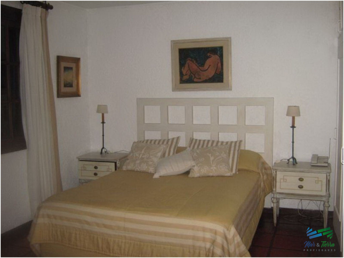Casa ID.1557 - En alquiler.. Casa en Pinares 300 mts de la playa.  