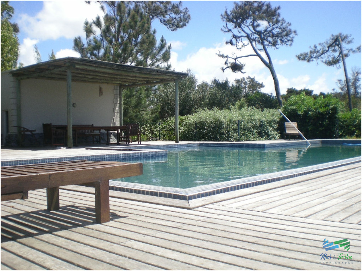 Casa ID.1714 - Vendo Espectacular casa frente al mar en Punta del Este.
