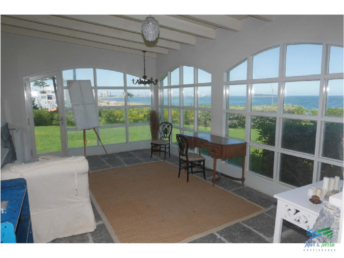 Casa ID.1714 - Vendo Espectacular casa frente al mar en Punta del Este.