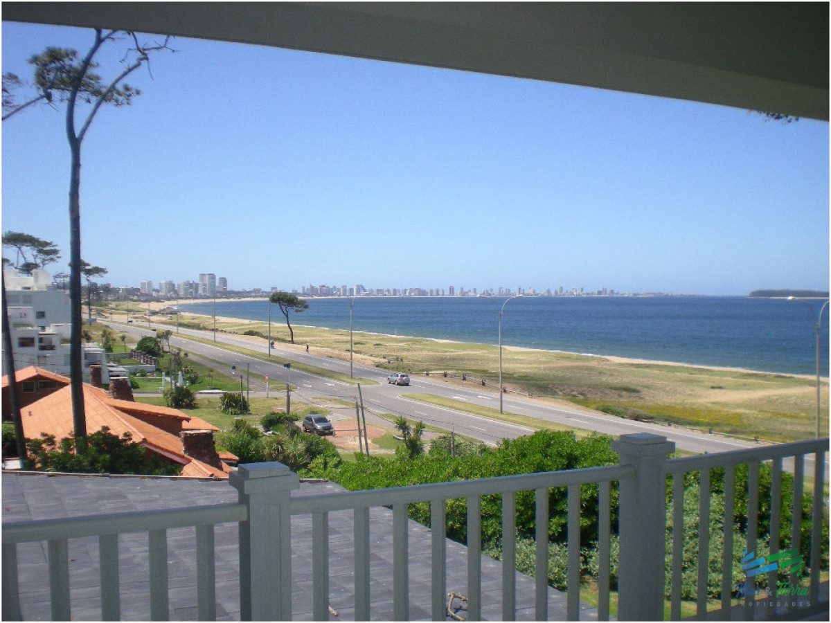 Casa ID.1714 - Vendo Espectacular casa frente al mar en Punta del Este.