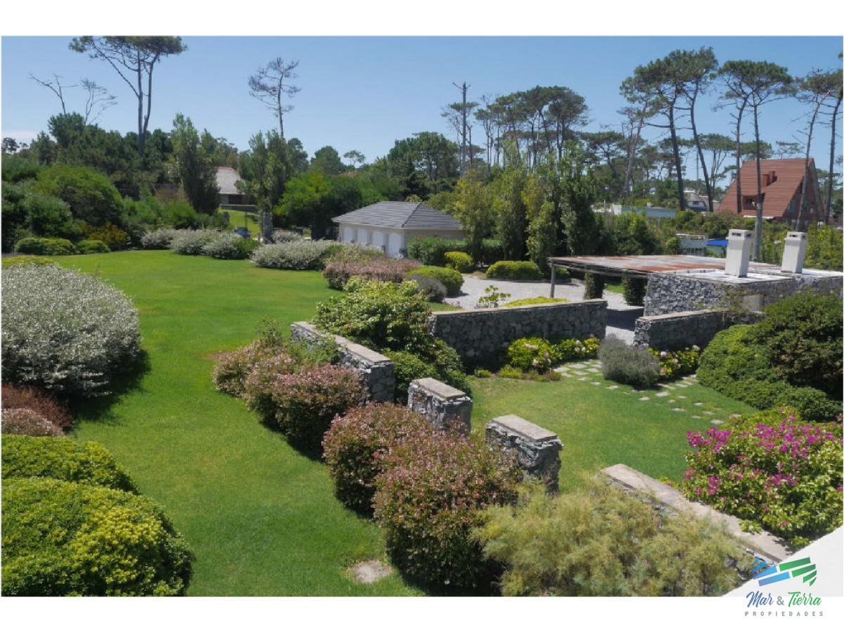 Casa ID.1714 - Vendo Espectacular casa frente al mar en Punta del Este.