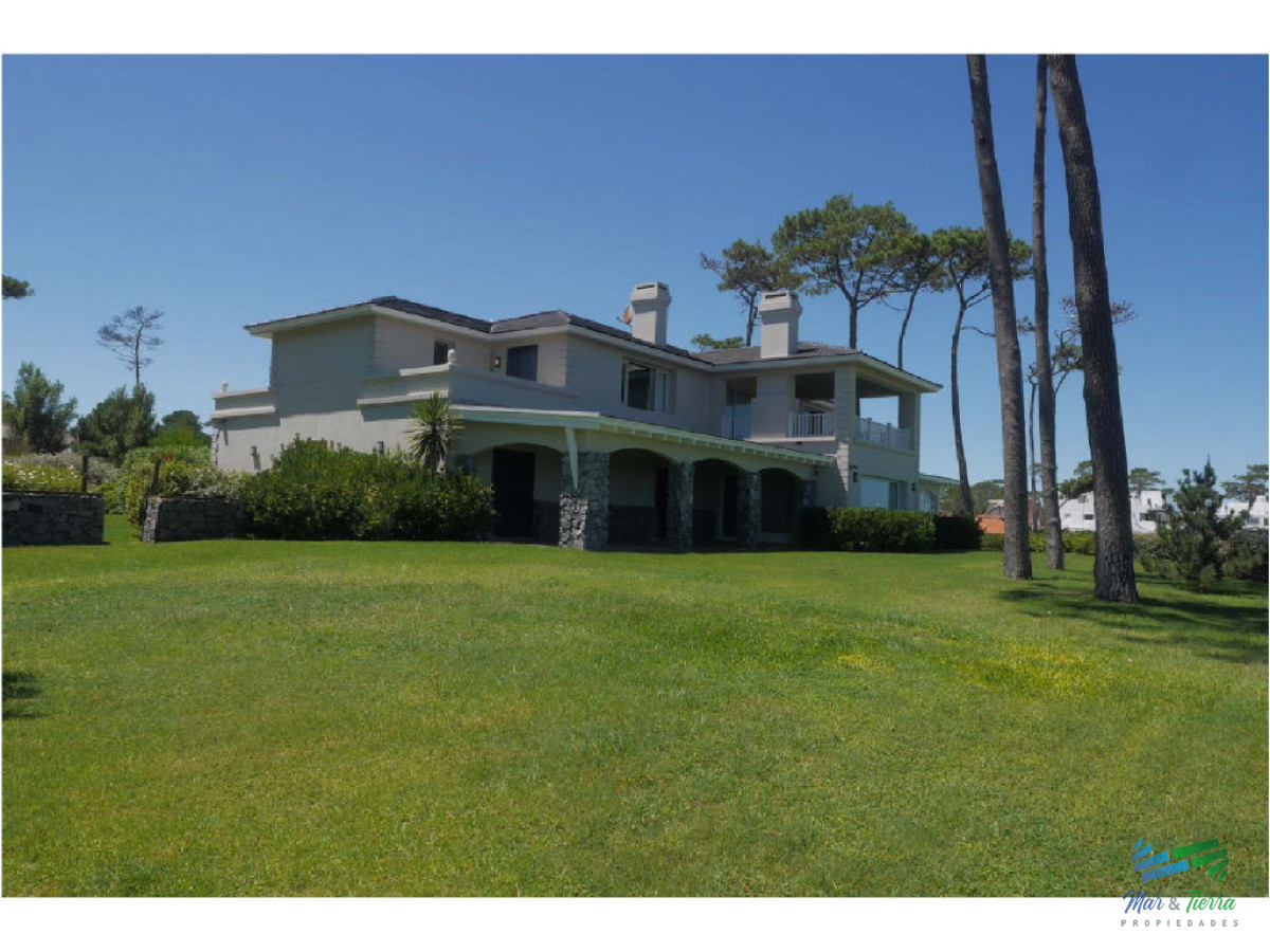 Casa ID.1714 - Vendo Espectacular casa frente al mar en Punta del Este.