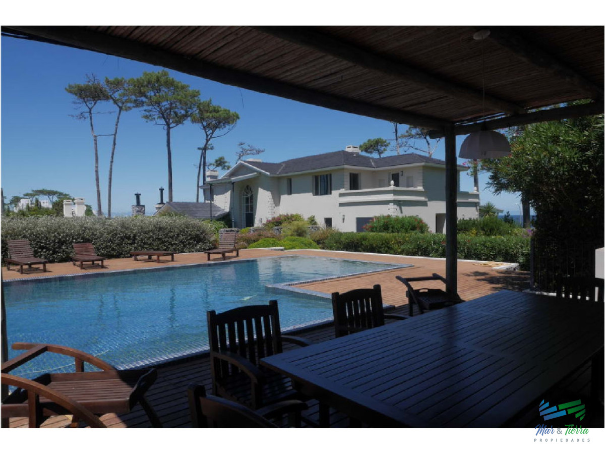 Casa ID.1714 - Vendo Espectacular casa frente al mar en Punta del Este.