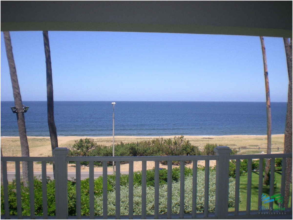 Casa ID.1714 - Vendo Espectacular casa frente al mar en Punta del Este.