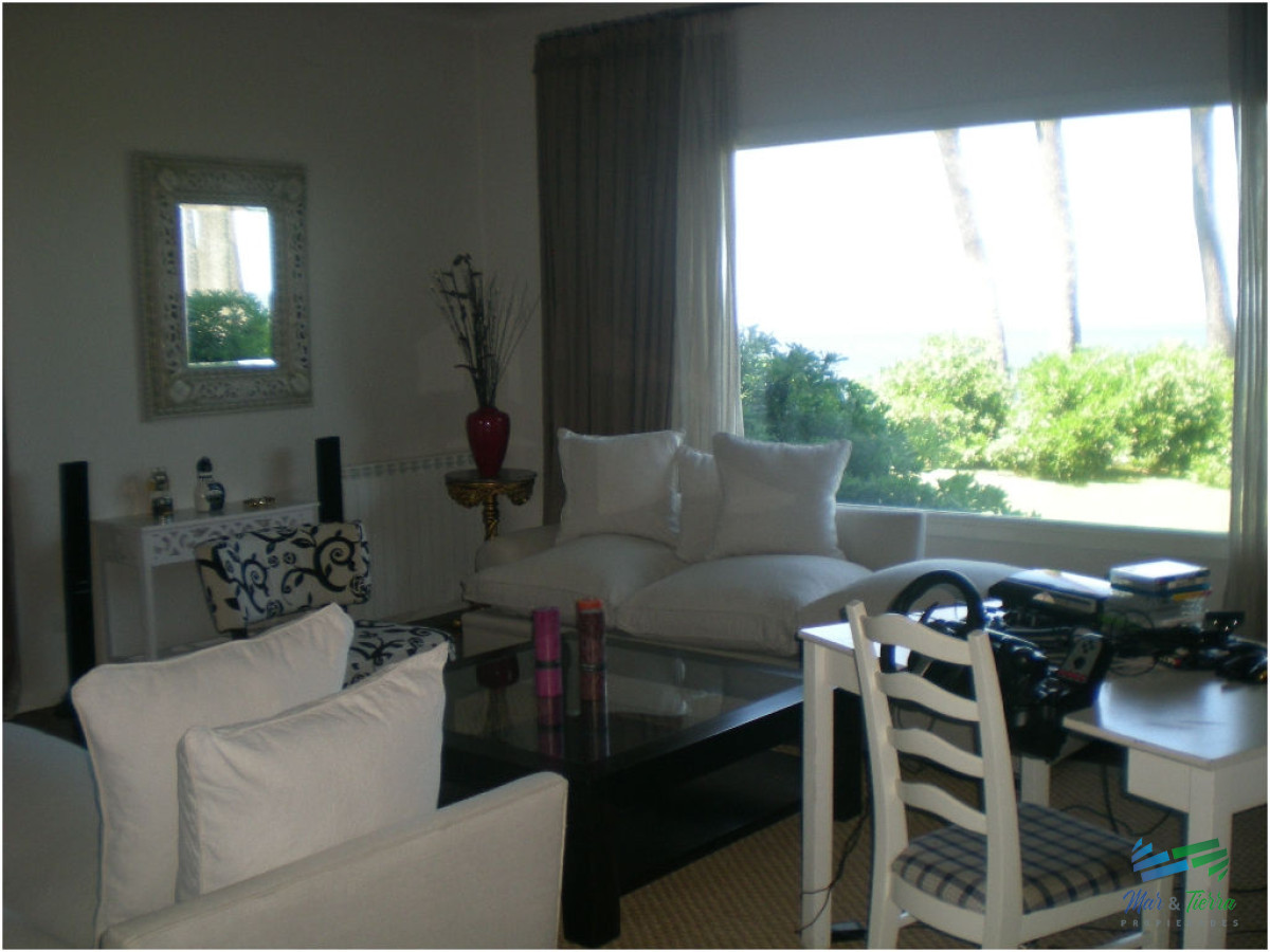 Casa ID.1714 - Vendo Espectacular casa frente al mar en Punta del Este.