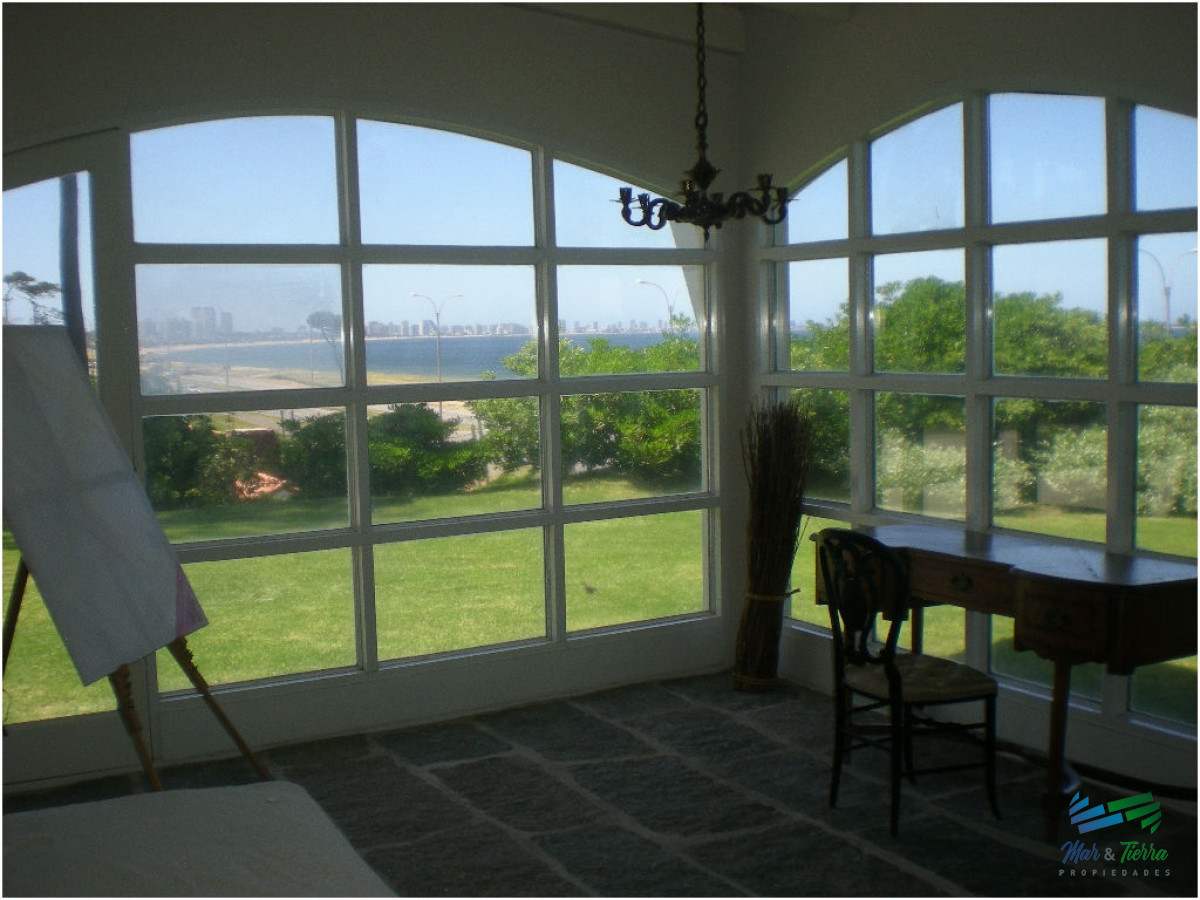 Casa ID.1714 - Vendo Espectacular casa frente al mar en Punta del Este.
