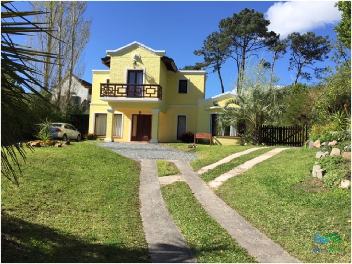Casa ID.1729 - Casa en venta. Totalmente reciclada, bien equipada. Ambientes amplios. Punta del este.