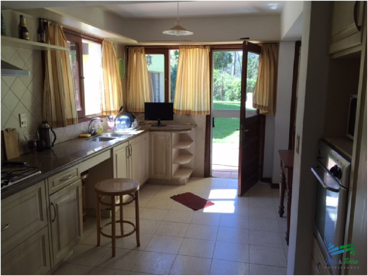 Casa ID.1729 - Casa en venta. Totalmente reciclada, bien equipada. Ambientes amplios. Punta del este.