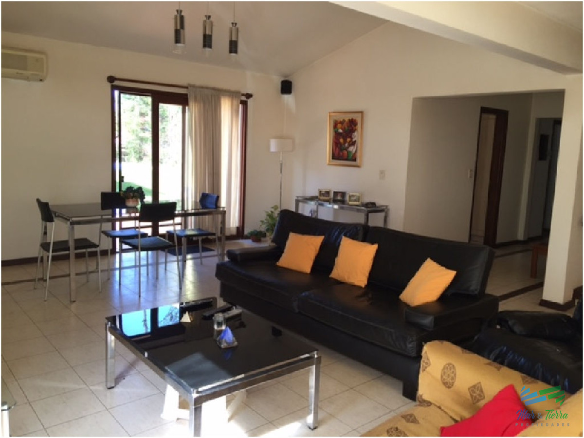 Casa ID.1729 - Casa en venta. Totalmente reciclada, bien equipada. Ambientes amplios. Punta del este.
