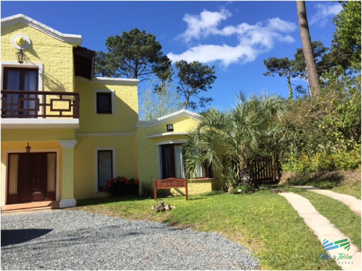 Casa ID.1729 - Casa en venta. Totalmente reciclada, bien equipada. Ambientes amplios. Punta del este.