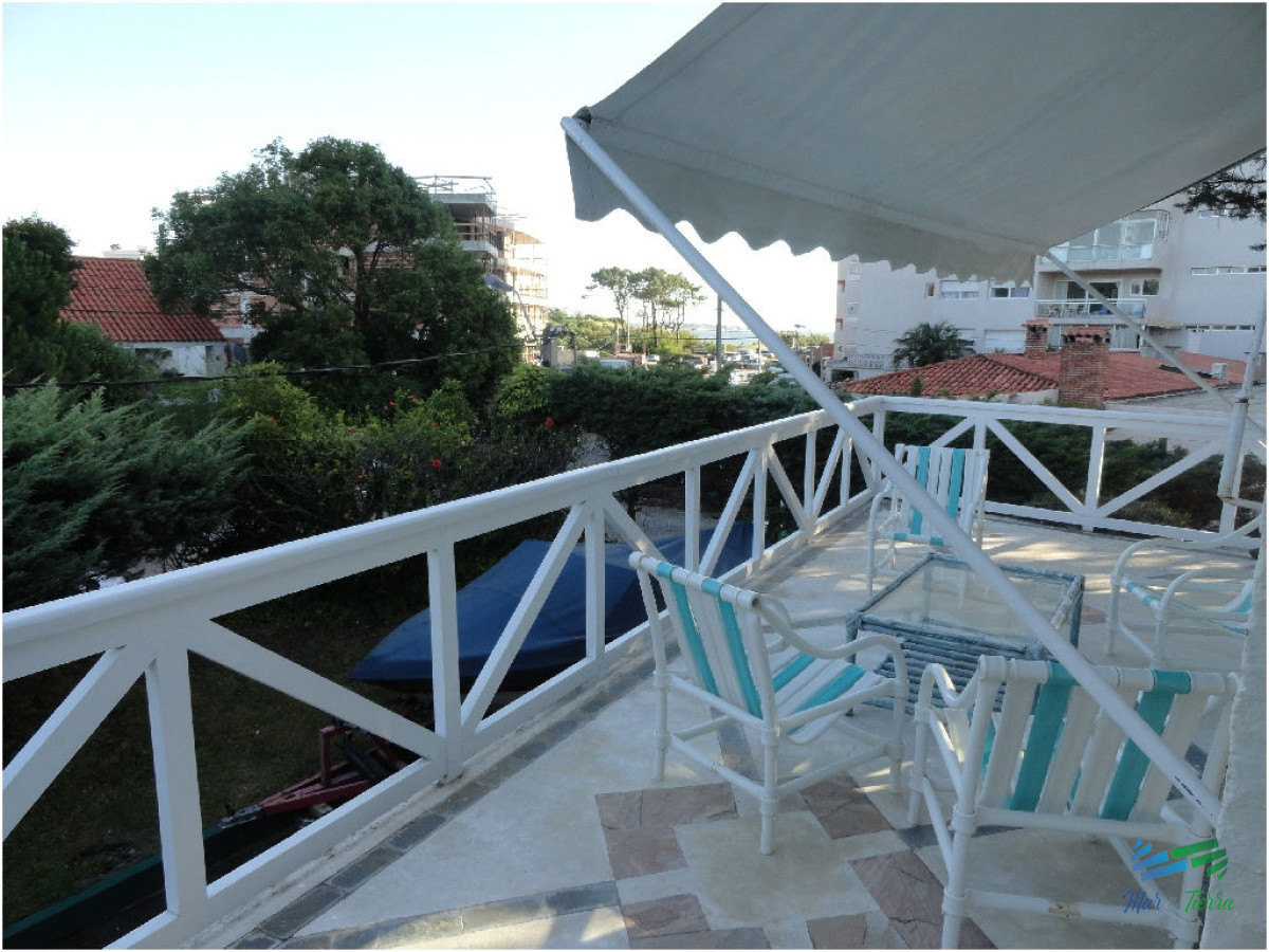 Casa ID.1733 - Casa en alquiler y venta..  Zona de playa mansa, a 50 ms del mar. Punta del Este. 