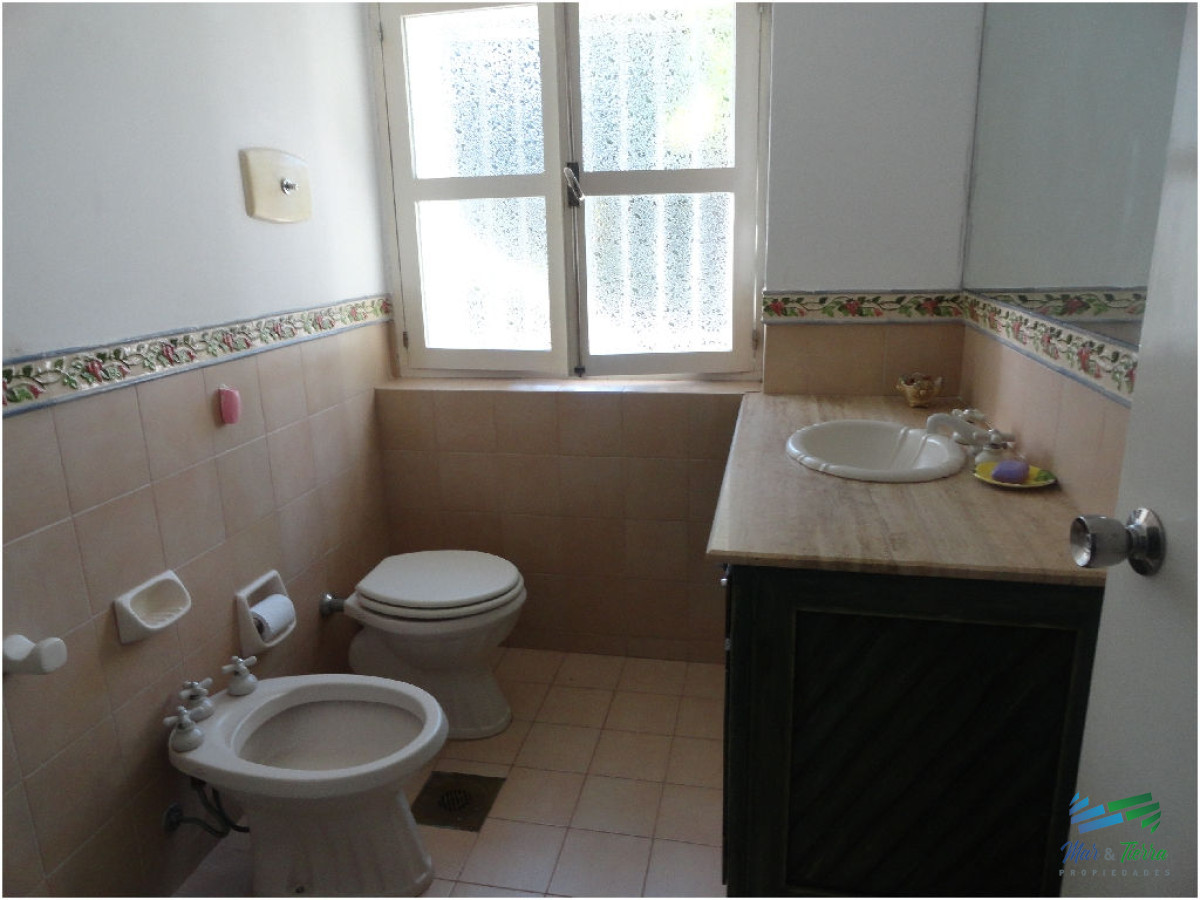 Casa ID.1733 - Casa en alquiler y venta..  Zona de playa mansa, a 50 ms del mar. Punta del Este. 