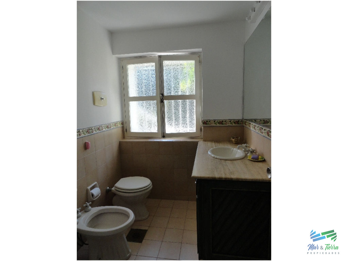 Casa ID.1733 - Casa en alquiler y venta..  Zona de playa mansa, a 50 ms del mar. Punta del Este. 